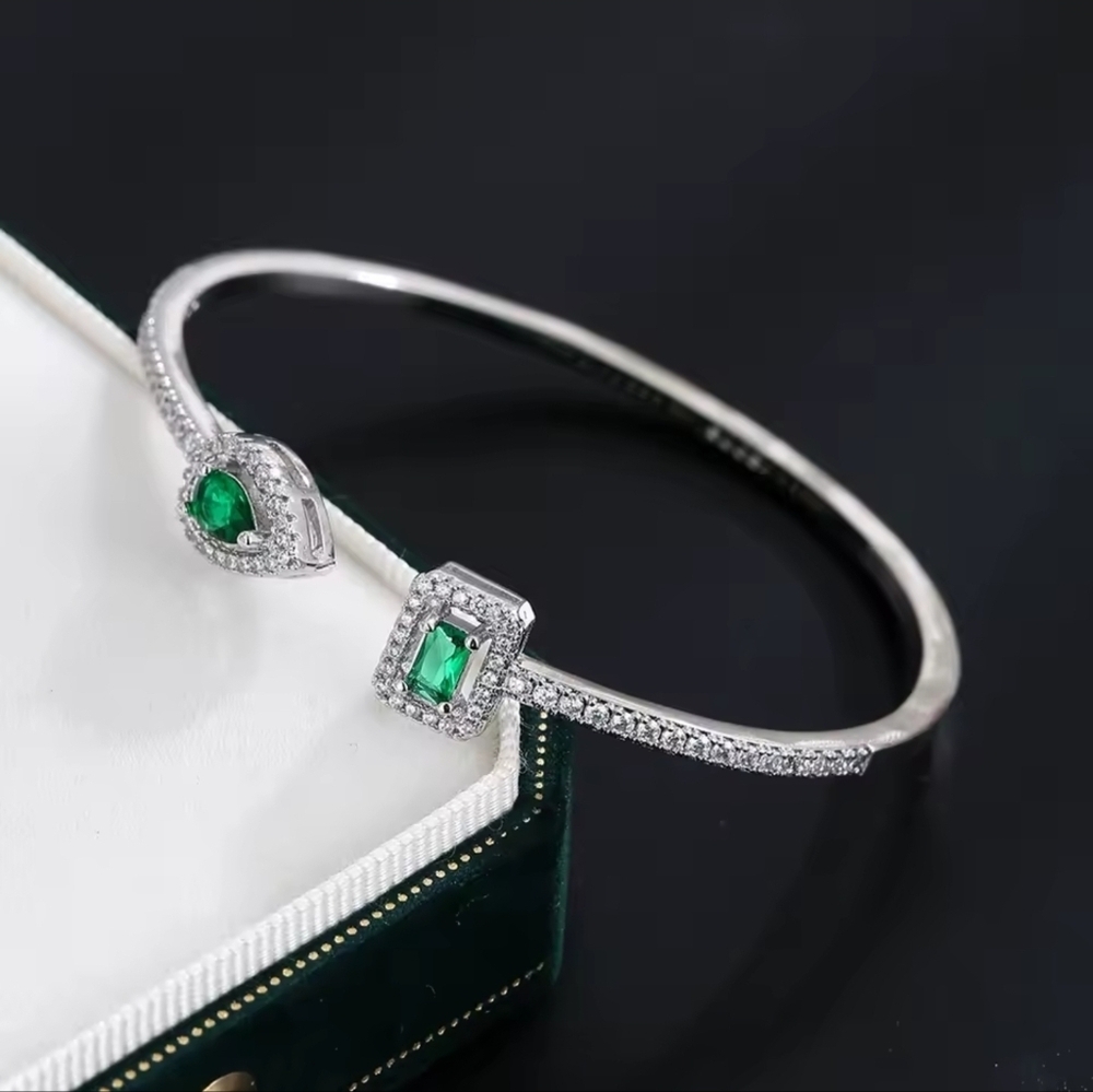 Silver Bracelet with Green Accents - Picture 1 of 1